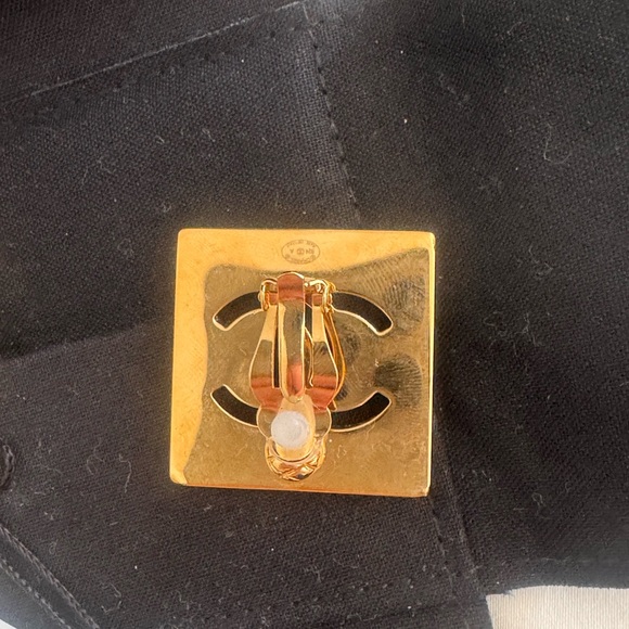 Chanel Gold and Black Clip on earrings - Picture 8 of 10